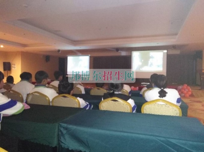 寧南縣職業(yè)技術(shù)學(xué)校組織師生觀(guān)看禁毒電影