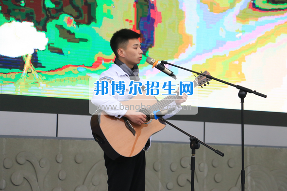 成都市洞子口職業(yè)高級(jí)中學(xué)舉行“成都，因我更美麗”主題開(kāi)學(xué)典禮