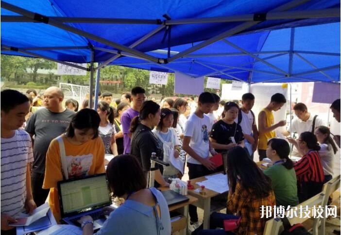 銅仁中等職業(yè)學(xué)校2020年報(bào)名條件、招生要求、招生對(duì)象