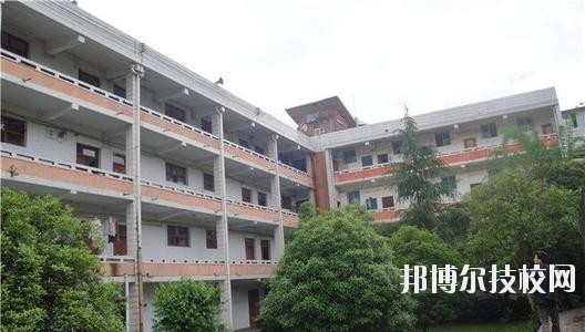 清鎮(zhèn)中等職業(yè)技術(shù)學(xué)校2020年報(bào)名條件、招生要求、招生對(duì)象