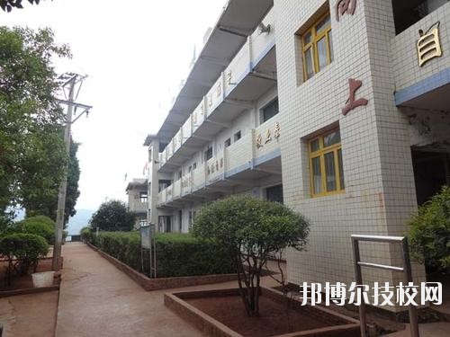 普定職業(yè)技術(shù)學(xué)校2020年報名條件、招生要求、招生對象