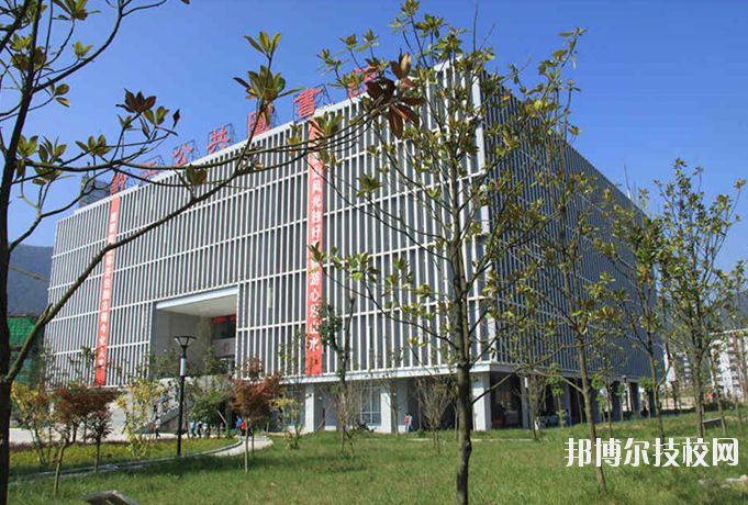 重慶黔江區(qū)民族職業(yè)教育中心2020年報(bào)名條件、招生要求、招生對(duì)象