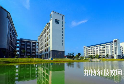 河源衛(wèi)生學(xué)校2020年報(bào)名條件、招生要求、招生對(duì)象