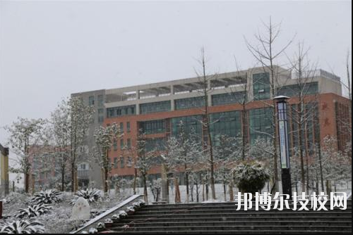 重慶榮昌職業(yè)教育中心2020年報(bào)名條件、招生要求、招生對(duì)象