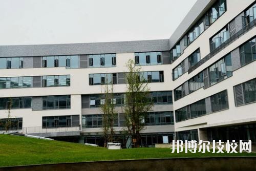 安龍職業(yè)技術(shù)學(xué)校2020年報名條件、招生要求、招生對象