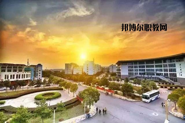 英山草盤職業(yè)中學(xué)怎么樣、好不好
