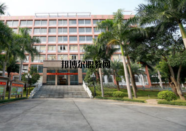 重慶華陽技工學(xué)校2020年報名條件、招生要求、招生對象