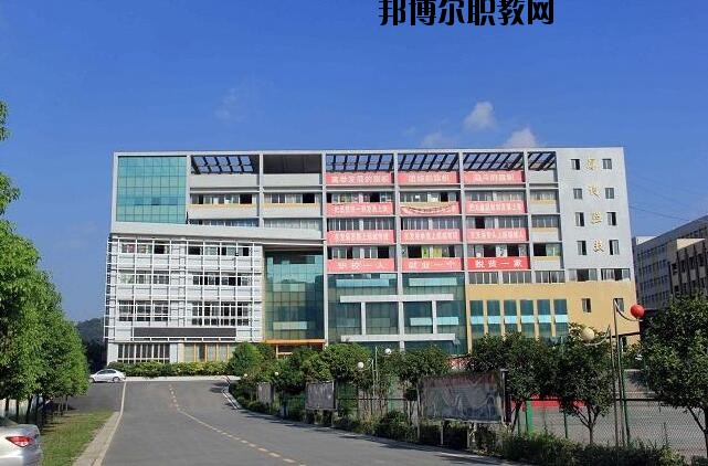 遵義博導(dǎo)網(wǎng)絡(luò)職業(yè)技術(shù)學(xué)校2020年報(bào)名條件、招生要求、招生對(duì)象