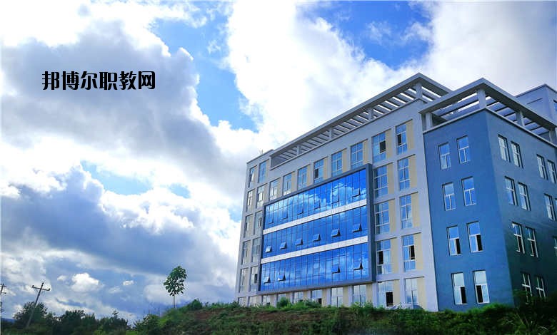 四川省南充衛(wèi)生學(xué)校2020年報(bào)名條件、招生要求、招生對(duì)象