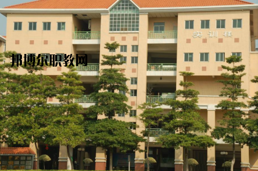 東莞商業(yè)學(xué)校2020年報(bào)名條件、招生要求、招生對象