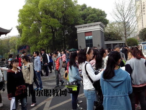 成都國(guó)演藝術(shù)學(xué)校2020年報(bào)名條件、招生要求、招生對(duì)象
