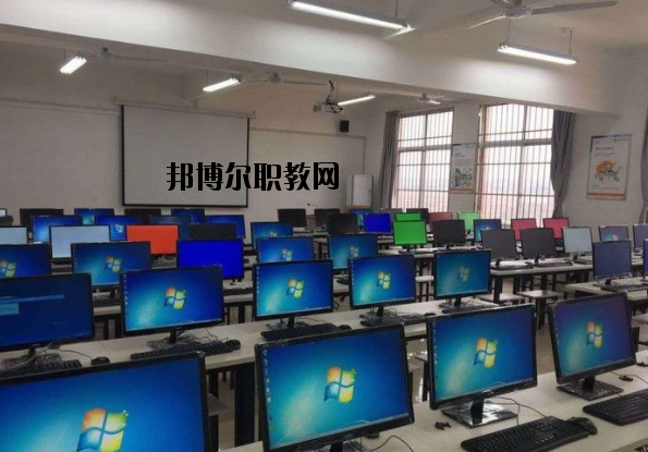 安義職業(yè)技術(shù)學(xué)校2020年報(bào)名條件、招生要求、招生對象