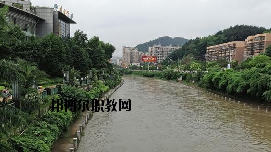貴陽長征職業(yè)技術(shù)學(xué)校2020年報名條件、招生要求、招生對象