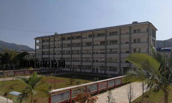 瀾滄縣職業(yè)高級中學2020年學費、收費多少