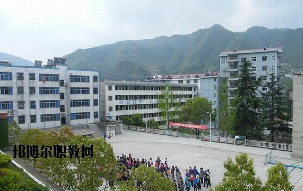 ?？德毥讨行膶W(xué)校2020年招生辦聯(lián)系電話