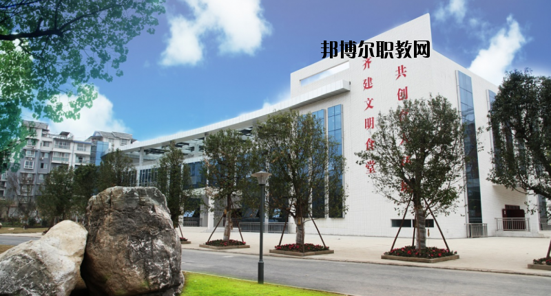 四川服裝藝術(shù)學校2020年報名條件、招生要求、招生對象