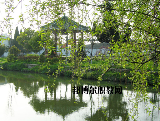 蕪湖商貿(mào)工業(yè)學(xué)校2020年報名條件、招生要求、招生對象