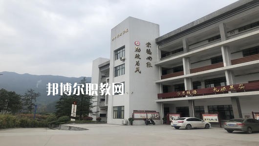 四川省巴中市職業(yè)中學2020年報名條件、招生要求、招生對象