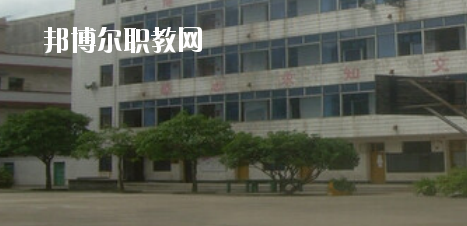 玉林市嶺南工業(yè)學(xué)校2020年報(bào)名條件、招生要求、招生對象