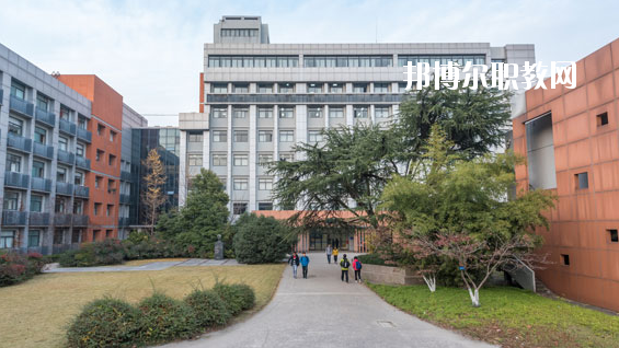 臨夏州民族學(xué)校2020年報名條件、招生要求、招生對象