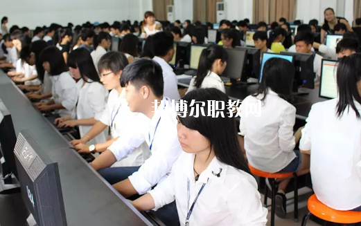 廉江興華職業(yè)技術學校2020年報名條件、招生要求、招生對象