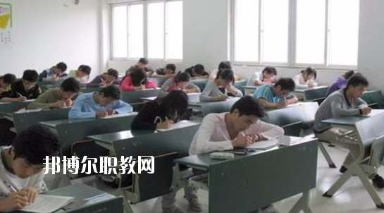 蕪湖高級(jí)職業(yè)技術(shù)學(xué)校2020年報(bào)名條件、招生要求、招生對(duì)象
