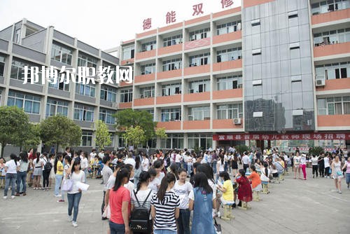 富順縣福源灝職業(yè)中學(xué)2020年報(bào)名條件、招生要求、招生對象