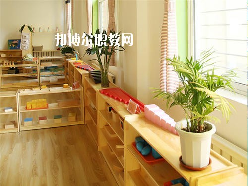 四川2020年男生讀什么幼師學校