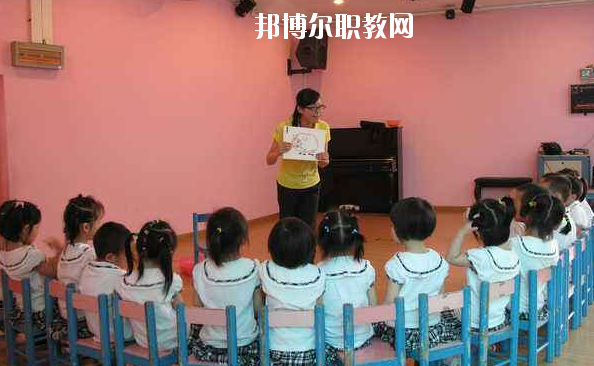 湖北2020年幼師學(xué)校和職高哪個好