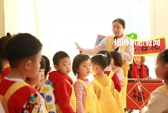 武漢2021年初中生學幼師學校怎樣