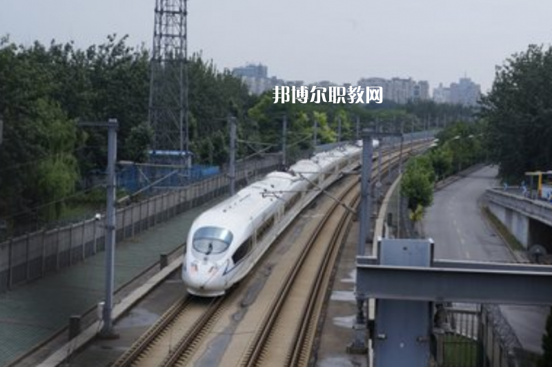 重慶2021年鐵路學(xué)校都有什么專業(yè)適合男生