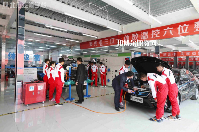 四川2021年男生在汽修學校學什么好