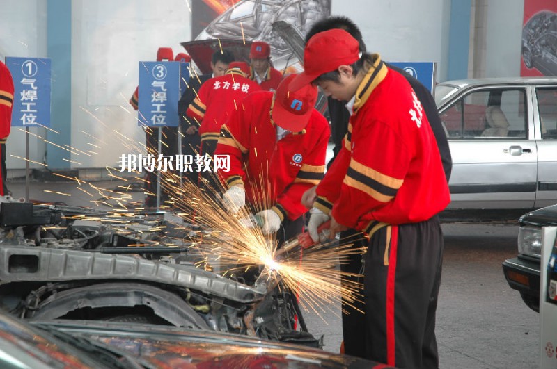 四川2021年女生讀什么汽修學(xué)校