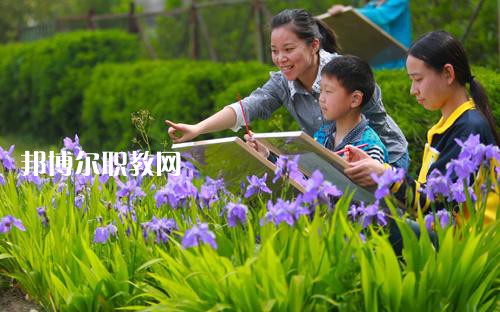 江蘇2021年適合女生的幼師學校專業(yè)