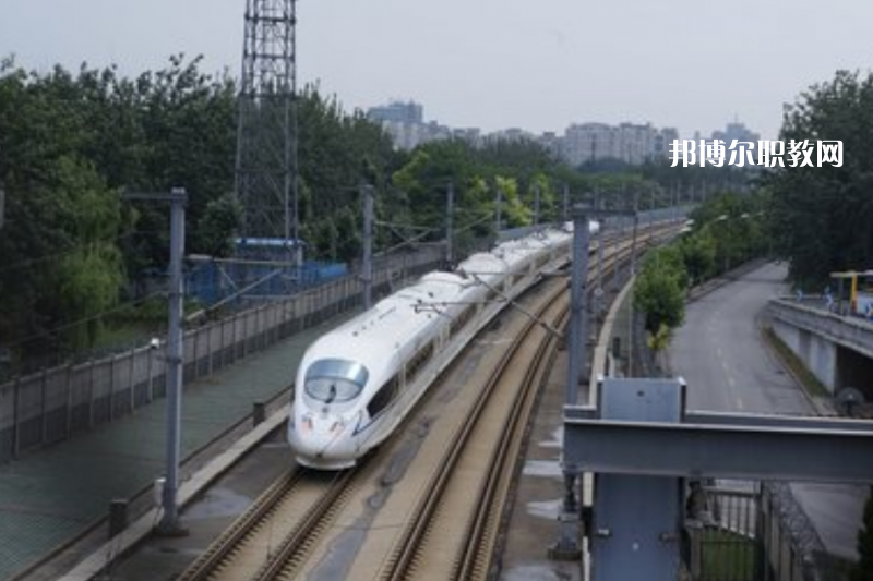 重慶2021年鐵路學(xué)校什么學(xué)歷