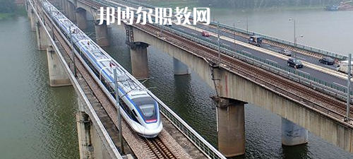 南寧2021年男生在鐵路學校學什么好