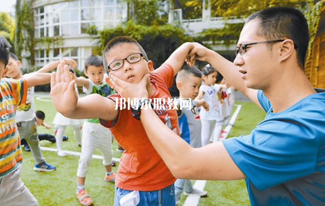 武漢2021年幼師學(xué)校都有什么專業(yè)適合男生