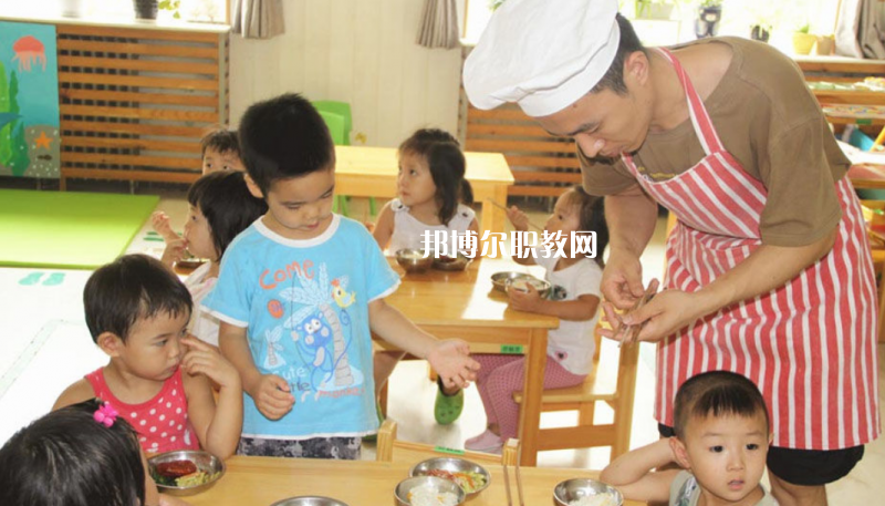 武漢2021年男生在幼師學(xué)校學(xué)什么好
