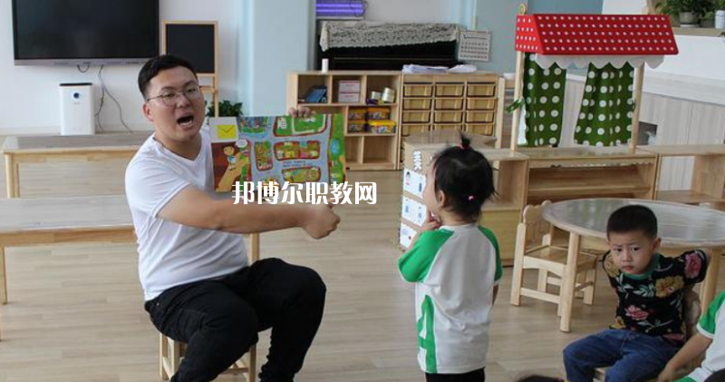 武漢2021年男生上幼師學校學什么專業(yè)好