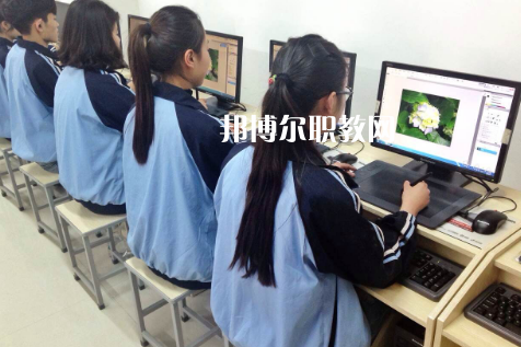 西安2021年女生適合幼師學(xué)校嗎