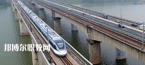 南寧2021年女生初中畢業(yè)上鐵路學校