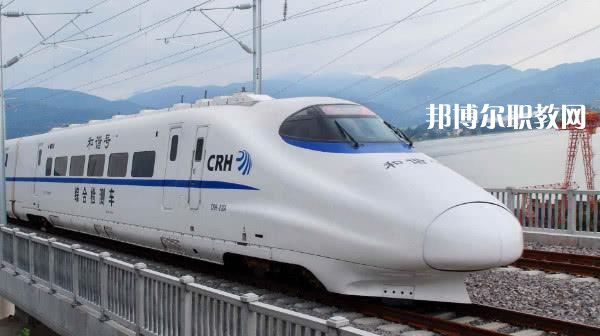 蘭州2021年初中生讀高鐵學(xué)校好嗎