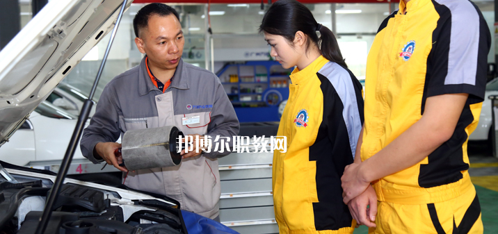 重慶2021年汽修學校有什么專業(yè)適合男生