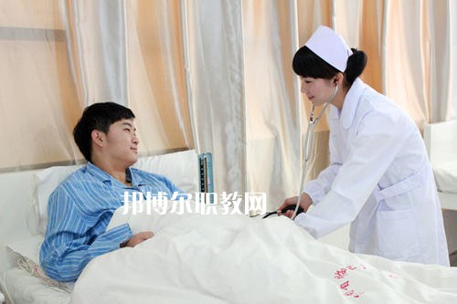 成都2021年女生學(xué)衛(wèi)校好找工作嗎