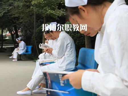 成都2021年以衛(wèi)校為王牌專業(yè)的大專學校有哪些