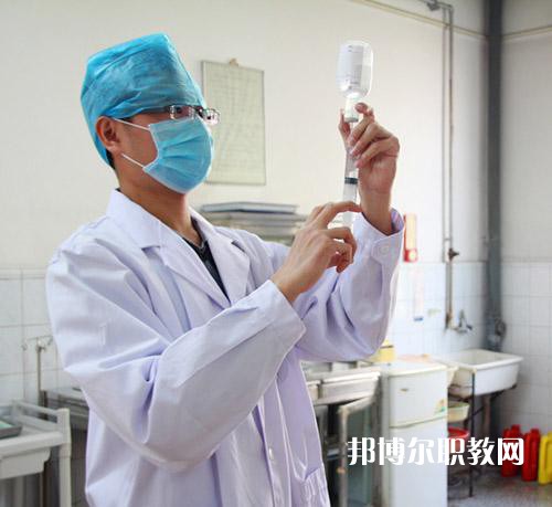 西安2021年男生讀衛(wèi)校有前途嗎