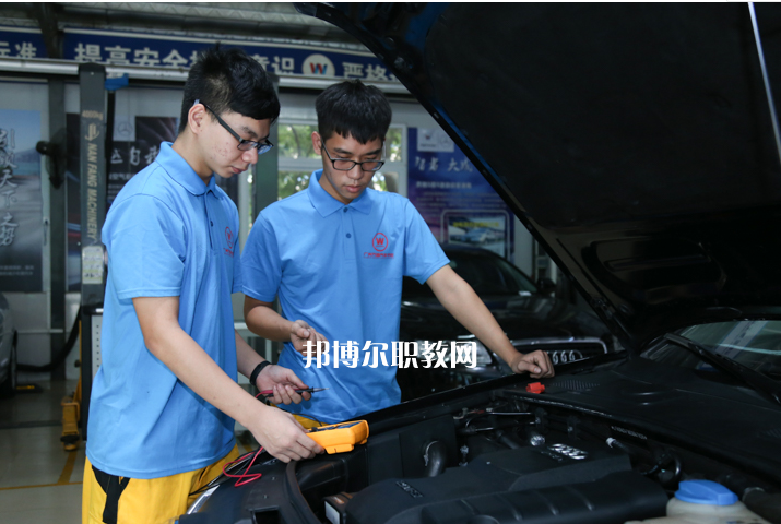 重慶2021年男生讀汽修學校學什么好