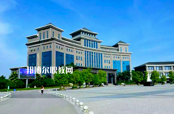 重慶2021年中專學校畢業(yè)是什么學歷