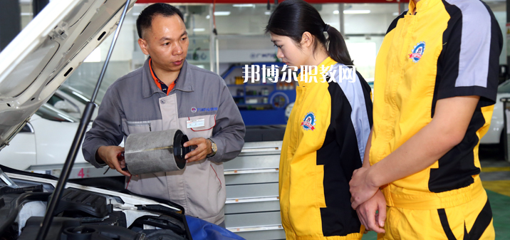 重慶2021年汽修學(xué)校有女生嗎