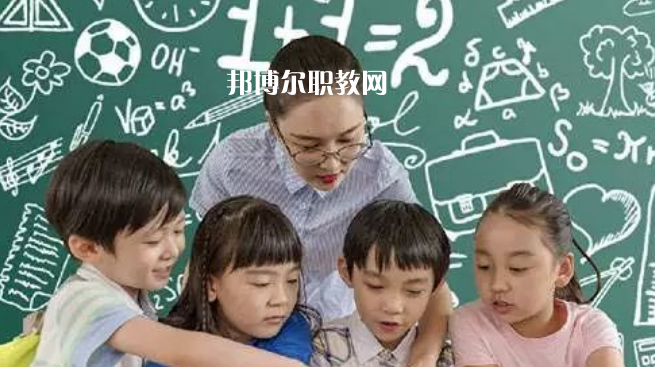 武漢2021年女生在幼師學(xué)校學(xué)什么好
